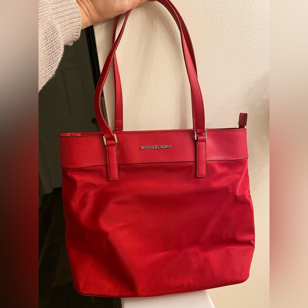 Michael Kors purse, excellent condition only used a couple times